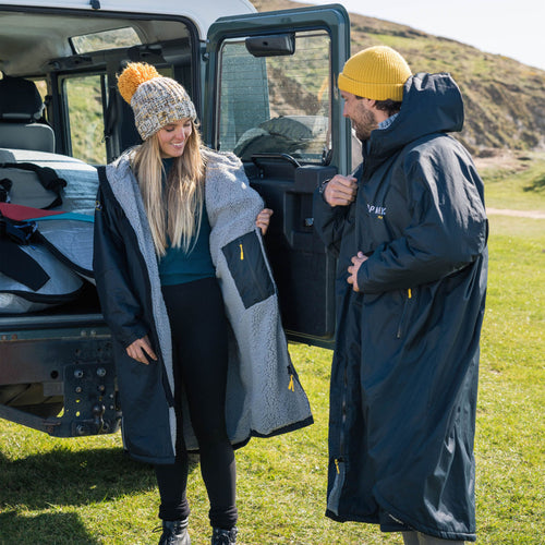 Unisex Osprey Waterproof Changing Robe, Black